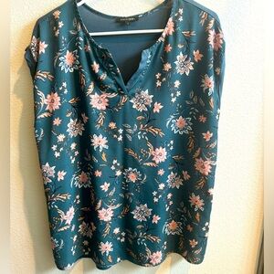 Short sleeve floral blouse